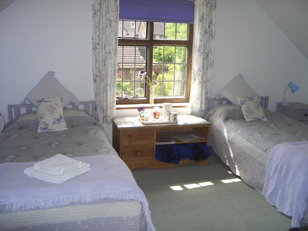 Strawberry Cottage B&B Хедж Енд Стая снимка