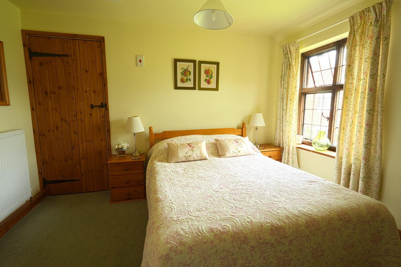 Strawberry Cottage B&B Хедж Енд Екстериор снимка